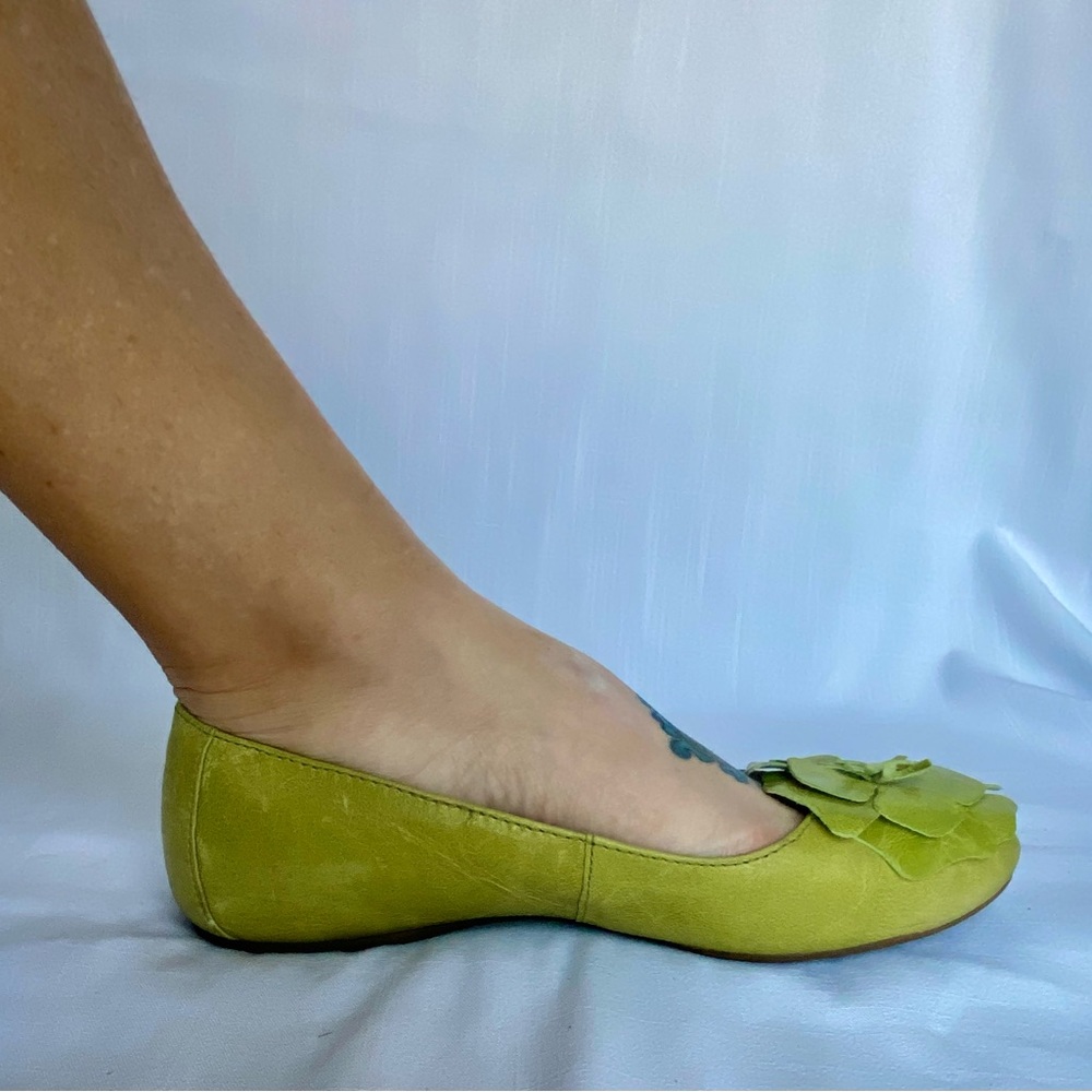 Born ballerina flats, size 7.5/38 lime leather.
